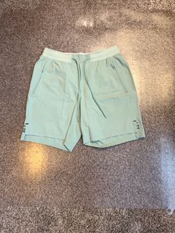 Lululemon size medium men
