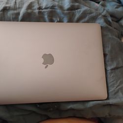 MacBook Pro M2 2022 