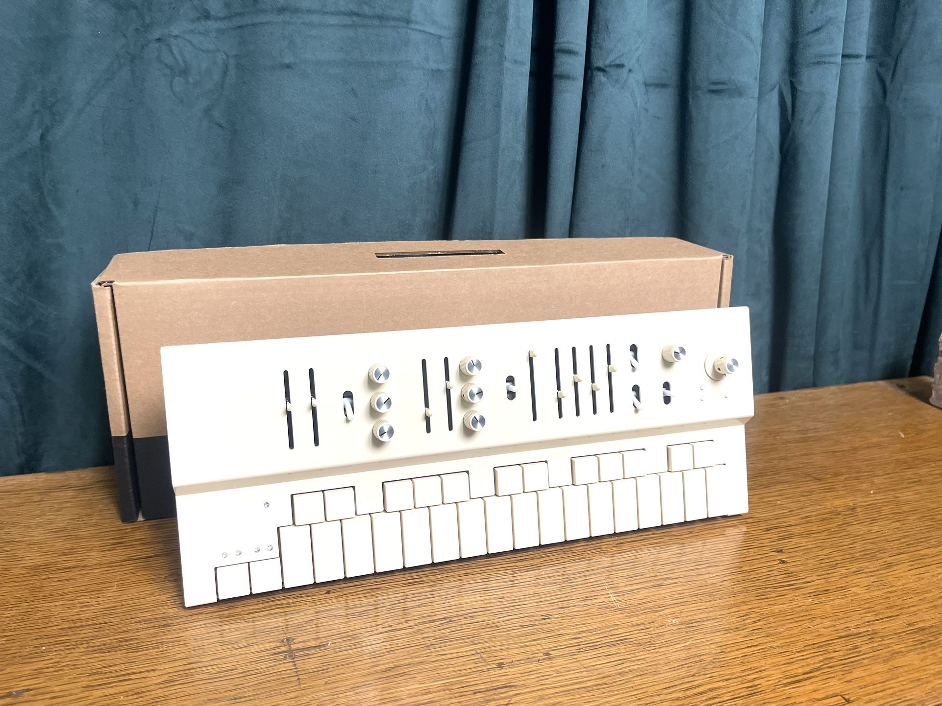 Vongon Replay Polyphonic Synthesizer
