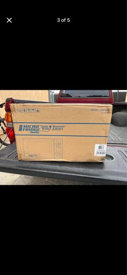New Micro fridge microwave size 18” long x 13” back x 11 top asking $140 commercial