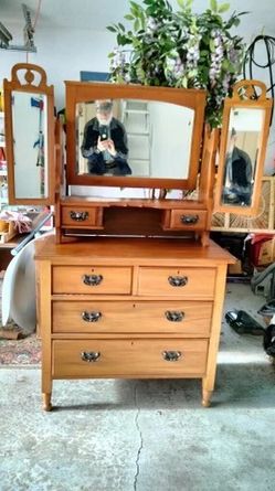Vintage dresser with mirrors