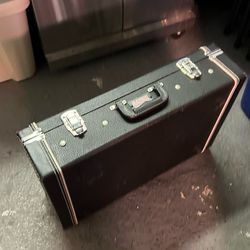 Gator pedalboard + guitar stand