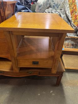 Mission Style Oak End Table with Drawer