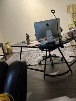 Desk Thick sturdy glass top