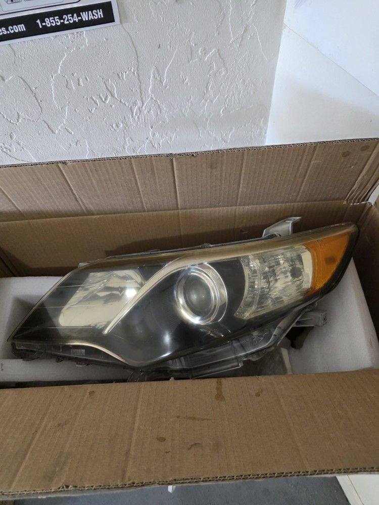 2012 2013 2014 TOYOTA CAMRY RIGHT DRIVER'S SIDE HEADLIGHT LAMP OEM