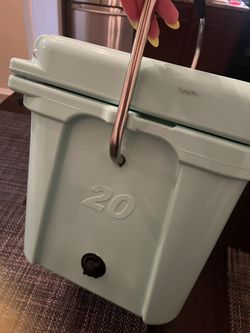 YETI Roadie 20 Seafoam Cooler