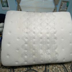 Queen Sealy Posturepedic Mattress And Boxspring 