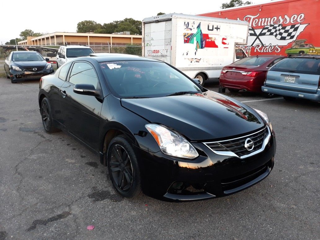 2012 Nissan Altima coupe 88k miles
