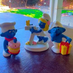 3 vintage Smurfs figurine