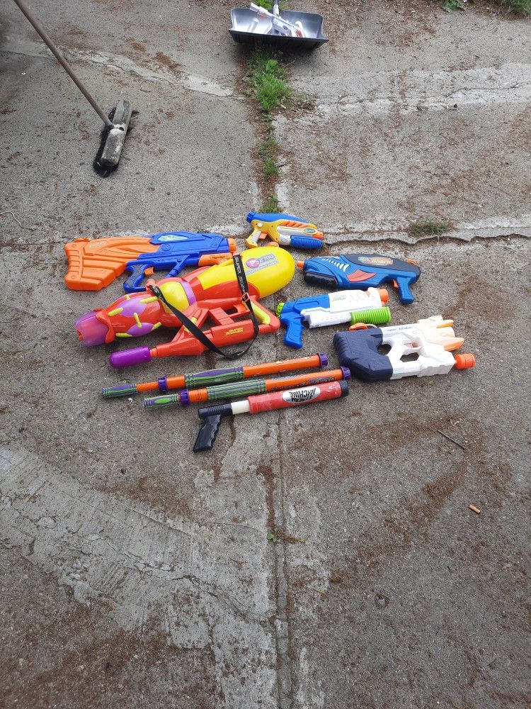 Super Soakers Squirt Gun Lot