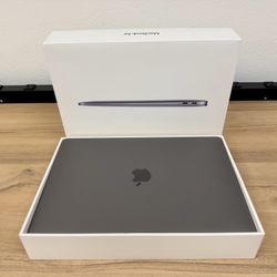 MacBook Air 13 inch 1TB SSD 16GB Only $599