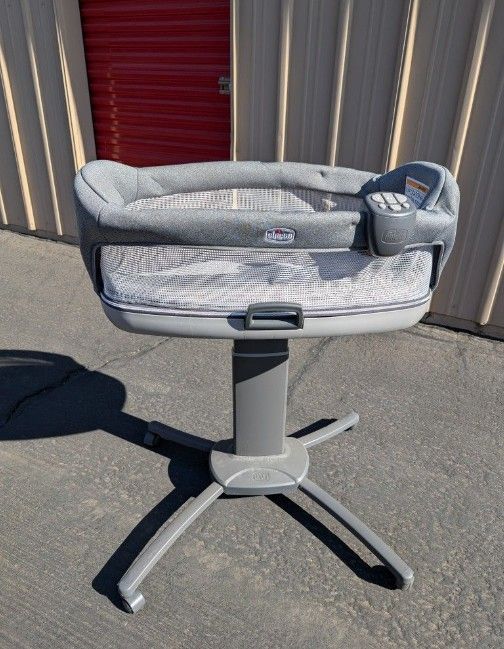 Bassinet Like new $30 OBO
