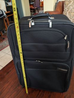 Samsonite Large 33” Suitcase – 4 Wheel Spinner – Clean