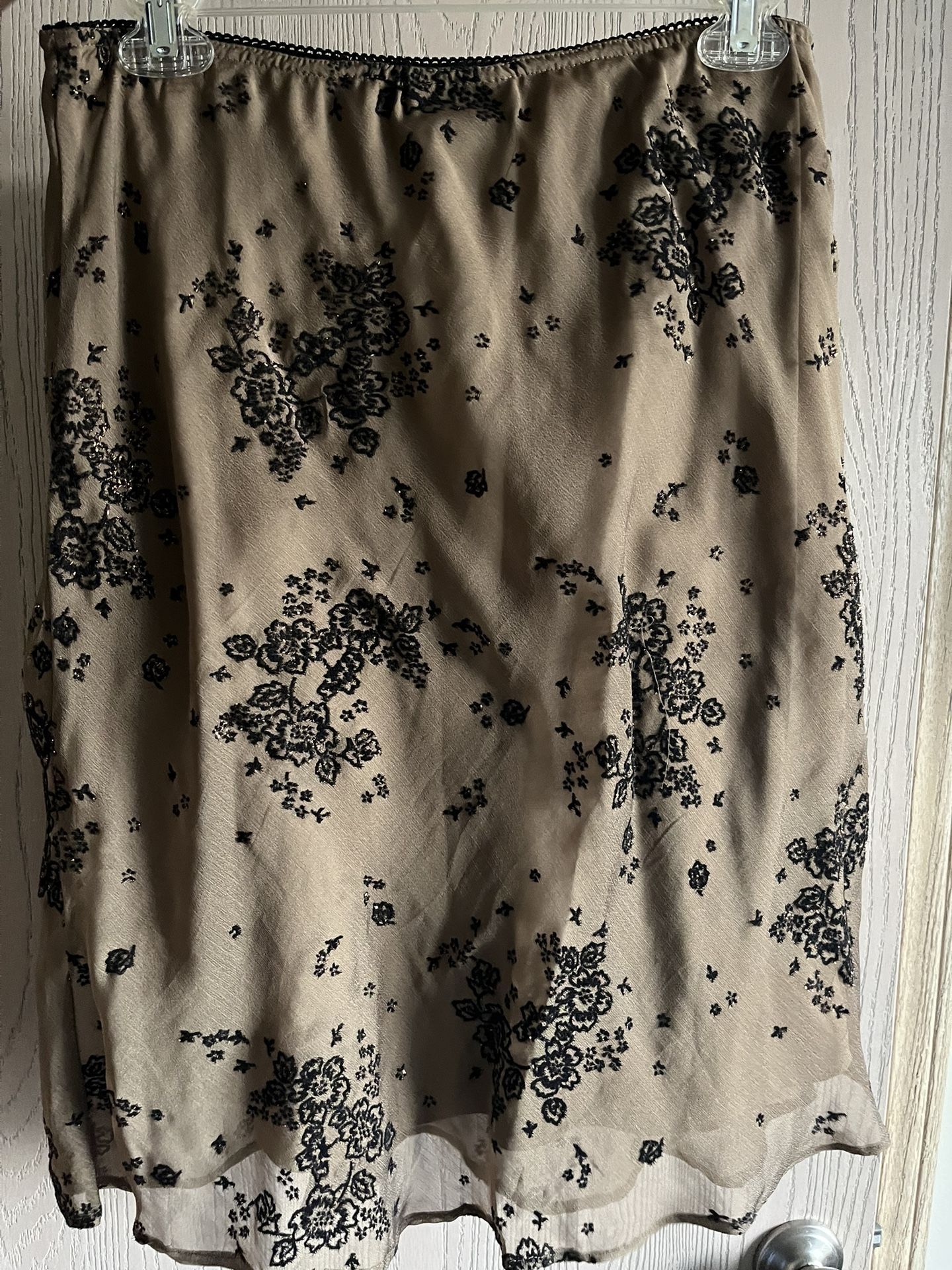 G Dresses Floral Pattern Women’s Size Large Skirt