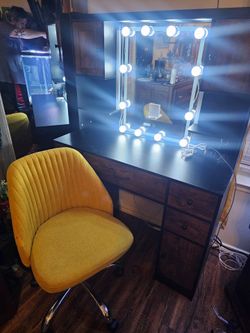 Vanity Desk with Hollywood Lighted Mirror