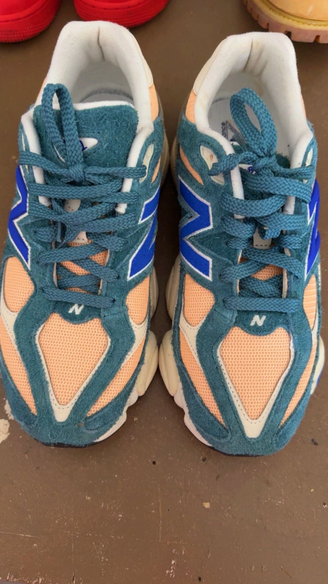 NEW BALANCE SNEAKERS (BLUE/CREAM) – NEVER WORN