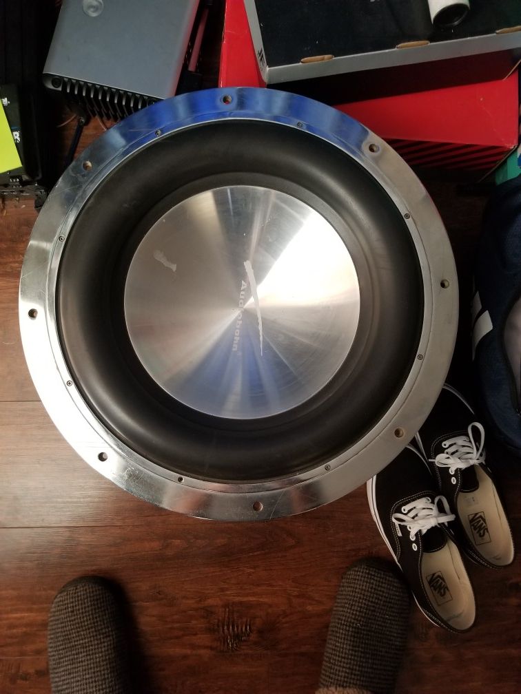 Audiobahn awt18x for Sale in Los Angeles, CA OfferUp