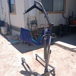 DRIVE MEDICAL DELUXE HYDRAULIC LIFT IN GREAT CONDITION. WEIGHT CAPACITY 450 LBS. $400
