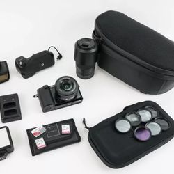 Sony α6000 Kit w/ E PZ 16-50mm /55-210mm Lenses & Peter McKinnon Bundle
