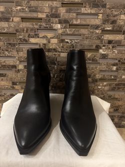 Gianni Bini women’s size 11 leather booties