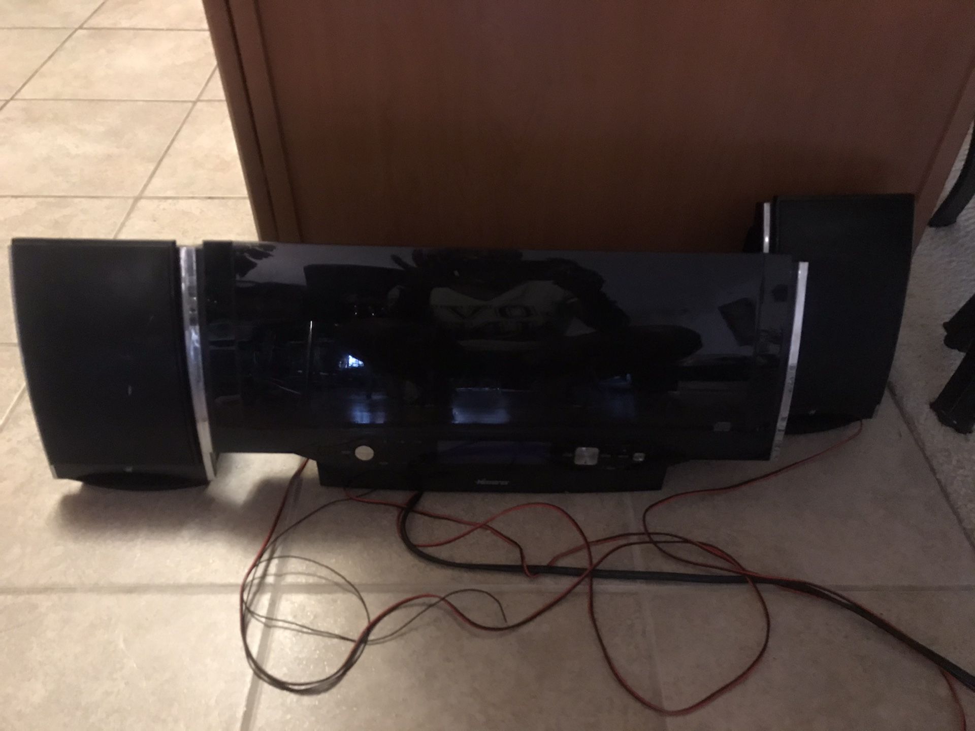 Radio and 3-disc CD player (with 2 speakers and remote control)