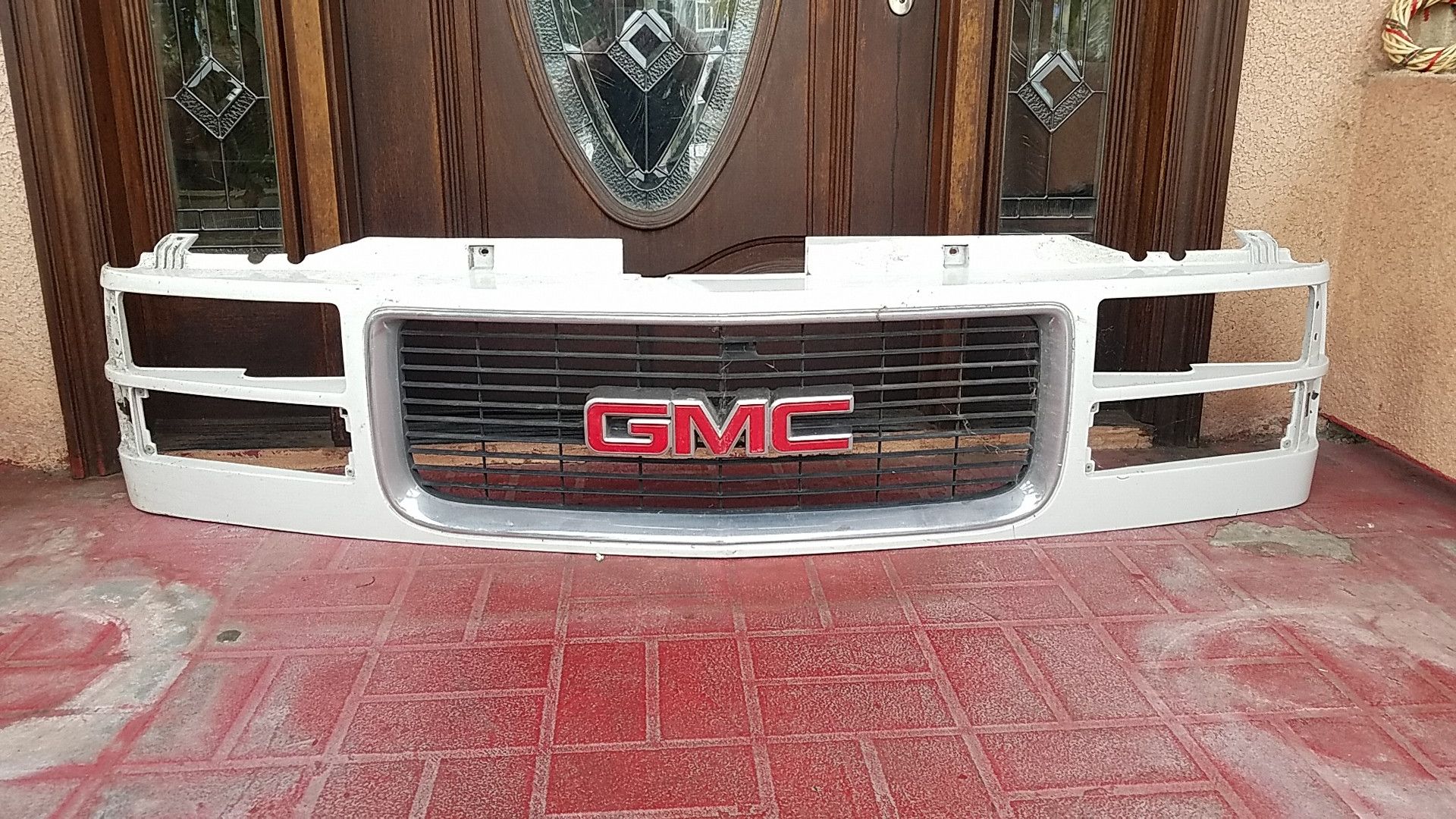 GMC 95-98 Grill part front end
