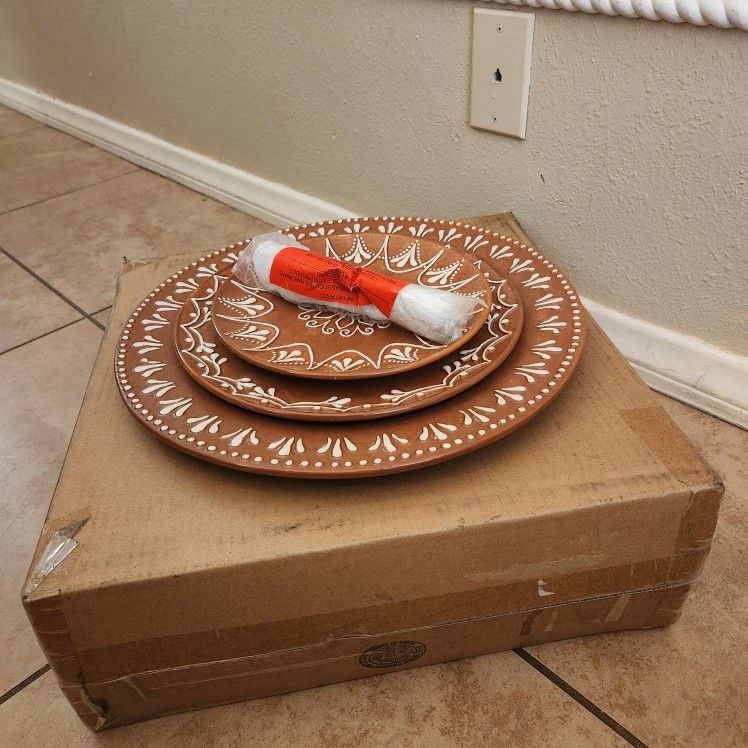 NEW Pottery Barn Gingerbread 3 Tier Stand Plates