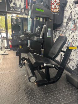 Let extension/leg curl machine