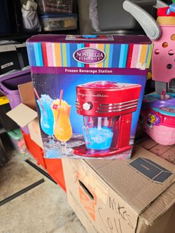 Frozen beverage machine station