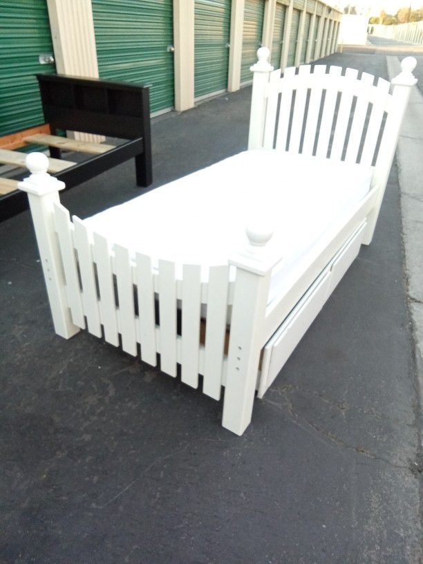 TWIN WHITE BED FRAME WITH BOARD AND MATTRESS 