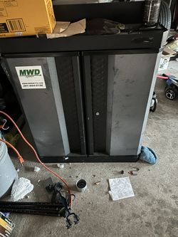 Metal Shelf Magnetic Closure