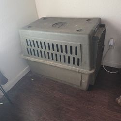 LARGE PET MATE DOG KENNELL 