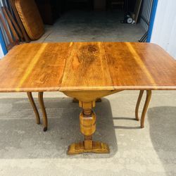 Beautiful antique Oak Drop leaf  Gateway dining table
