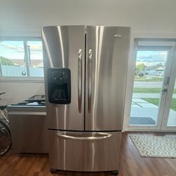 Maytag Refrigerador  36 wide x 29 deep x 70 hight