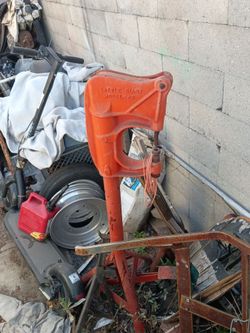 Rivet machine