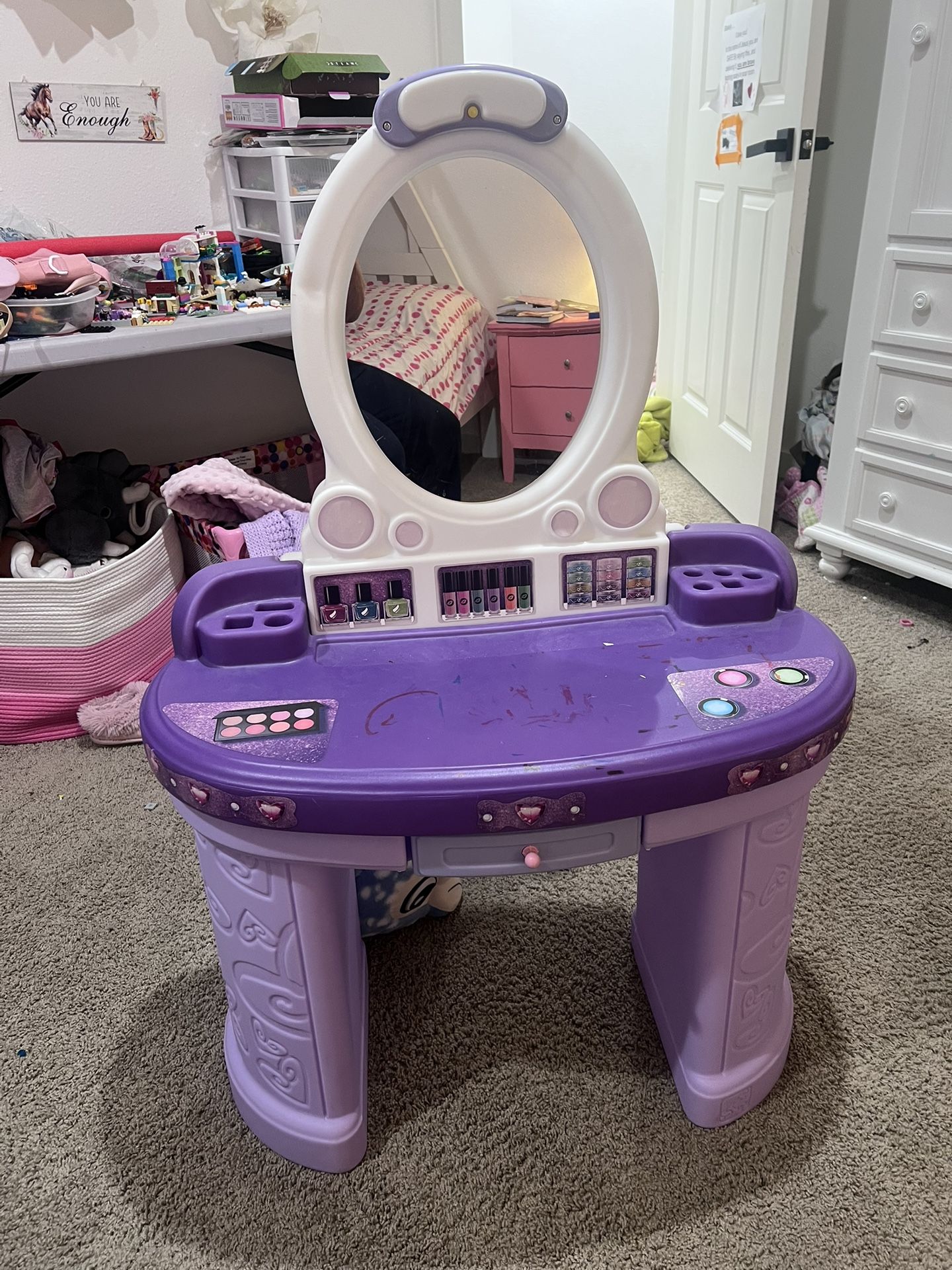 Make Up Table