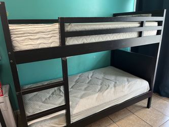 Bunk bed (or 2 beds)