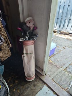 Ladies Wilson Pink Golf Clubs
