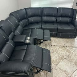New Luxury 3 Recliner Sectional Couch / Free Delivery 