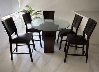 Dining table and 4 chairs