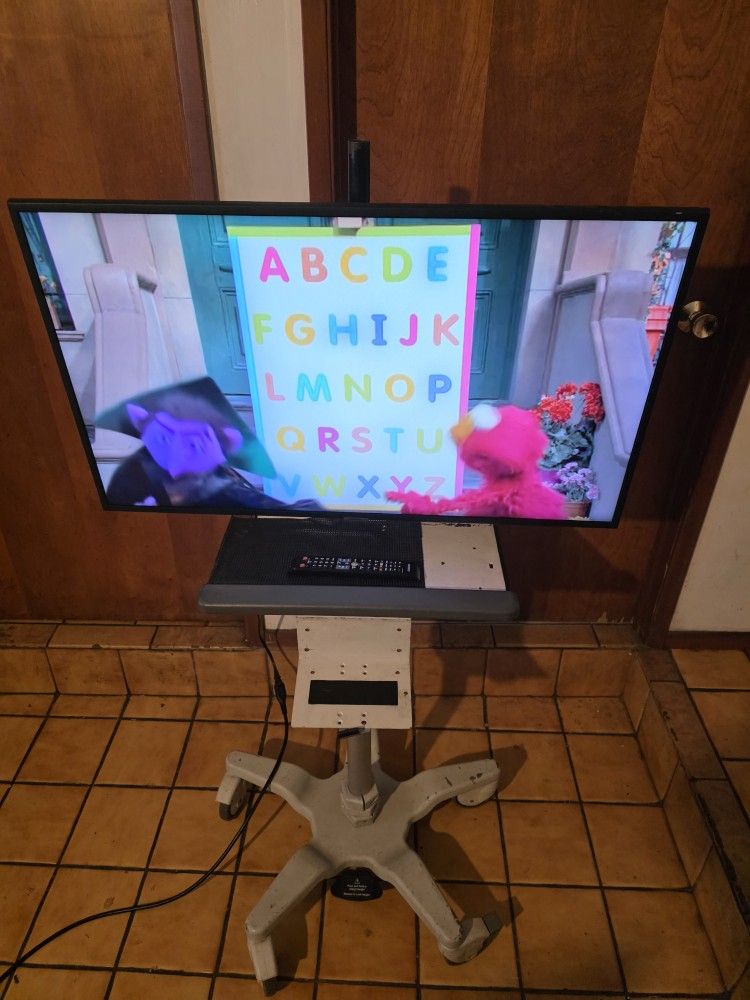 Samsung 40Inch. Smart TV With Rolling Stand Up Adjustable On Wheels Mobile Cart Desk