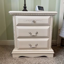 Munire Nightstand 