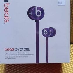 Skullcandy Samsung JVC Apple iPhone
Aux earbuds headphones ear bud many different types of Earbuds  available Bz1