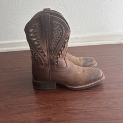Boots Kids Size 1.5 Us 