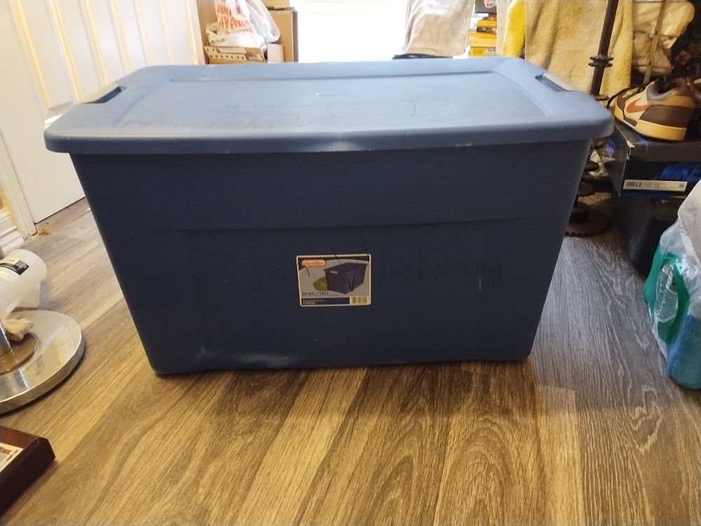 Sterilite 35 Gallon Blue Latched Tote 