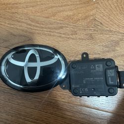 Toyota Prius Emblem 