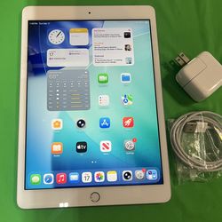 Apple iPad 8th Gen 32GB WiFi 10.2” iPad—Silver complete