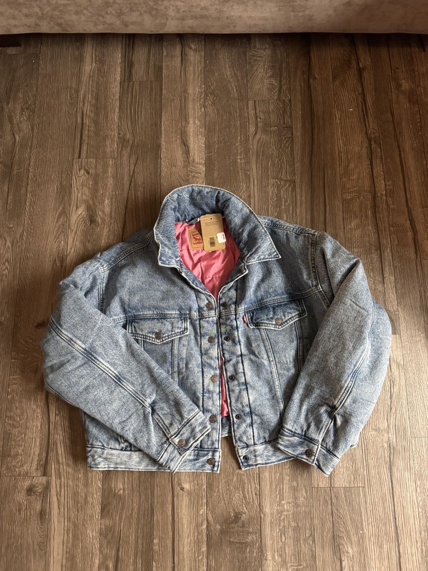 Levi’s Women’s Padded Trucker Jacket Size XL $60