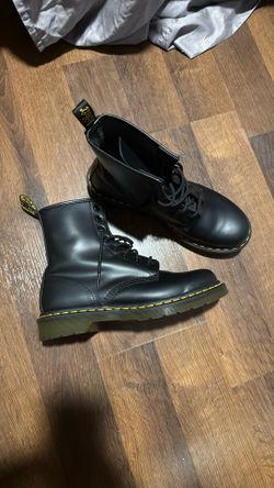 Doc Marten Hightop Women’s Size 9