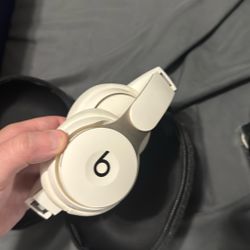 Beats Solo Pro 
